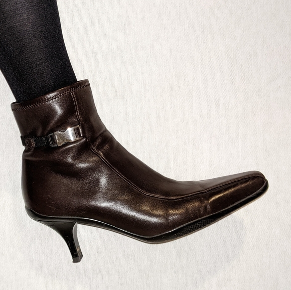 Prada brown leather ankle boot.  38.5 / 8.5. Great condition!  Sooo soft. - Picture 1 of 13